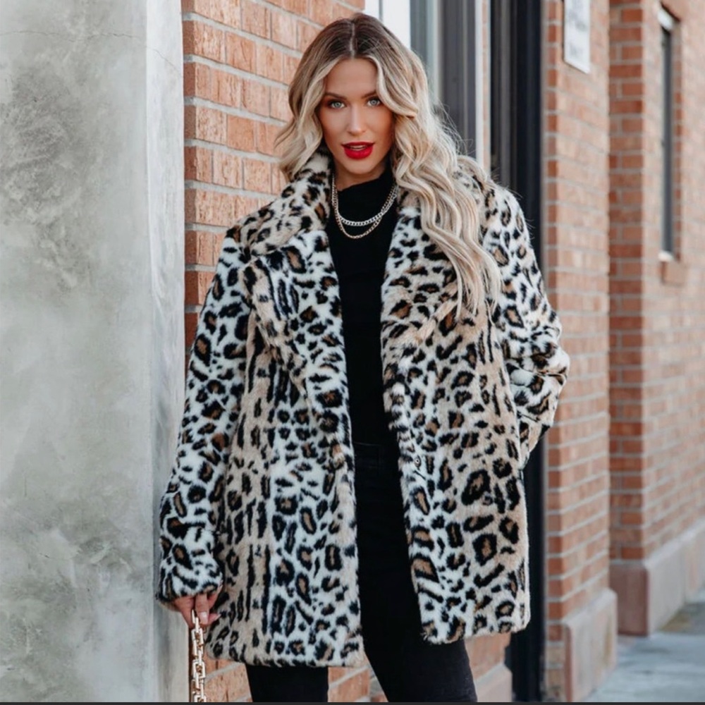 Ladies Night Pocketed Faux Fur Coat- XS
